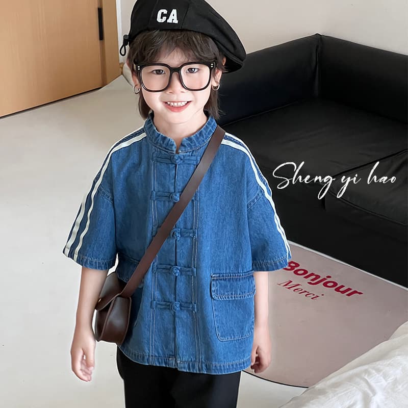 Korean style children's shirt, 2025 summer new arrival, denim short-sleeved top, Chinese style, Chinese knot button, thin, trendy children's clothing.