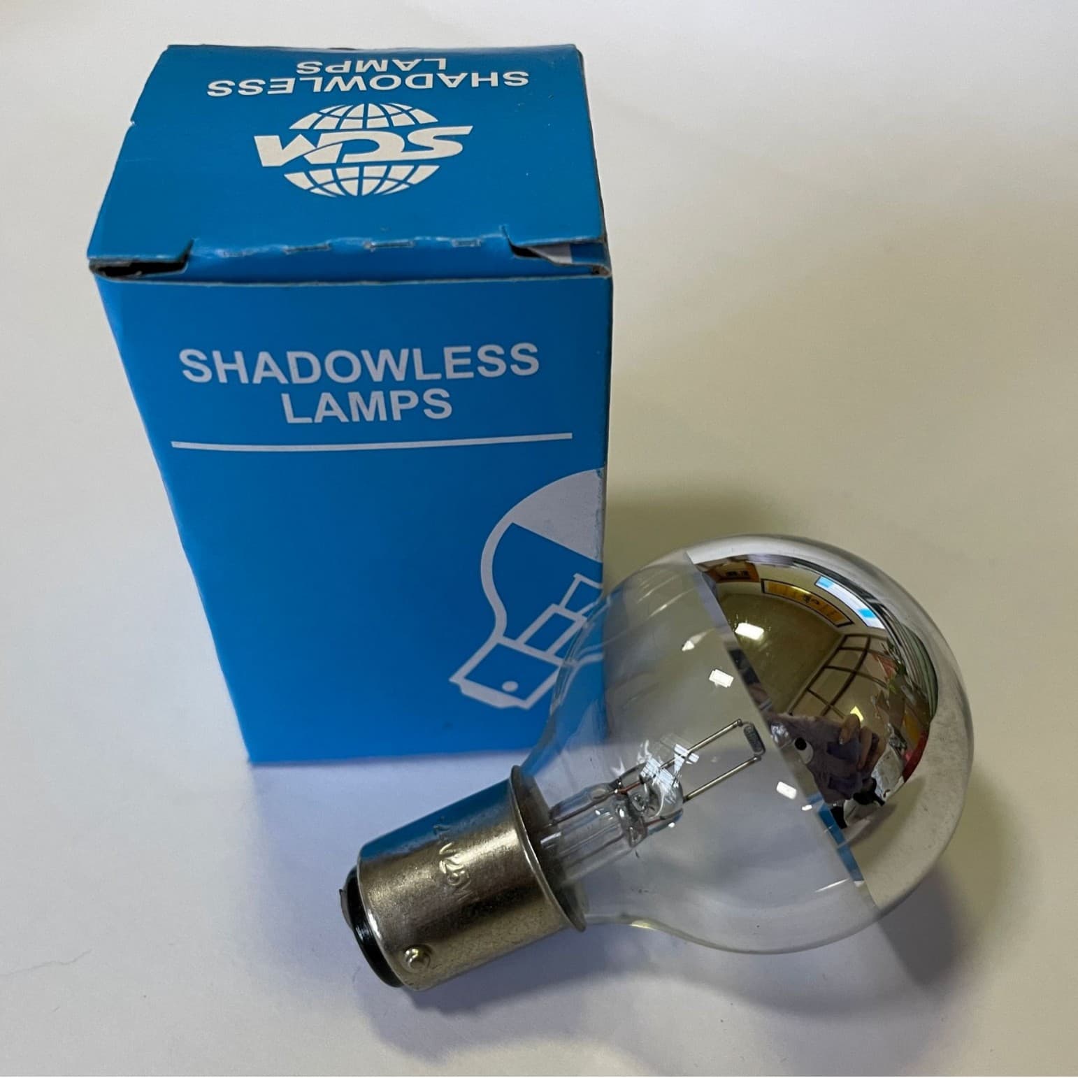 Manufacturer mass-produces G40 spherical 24V 25W BA15D shadowless surgical bulbs.