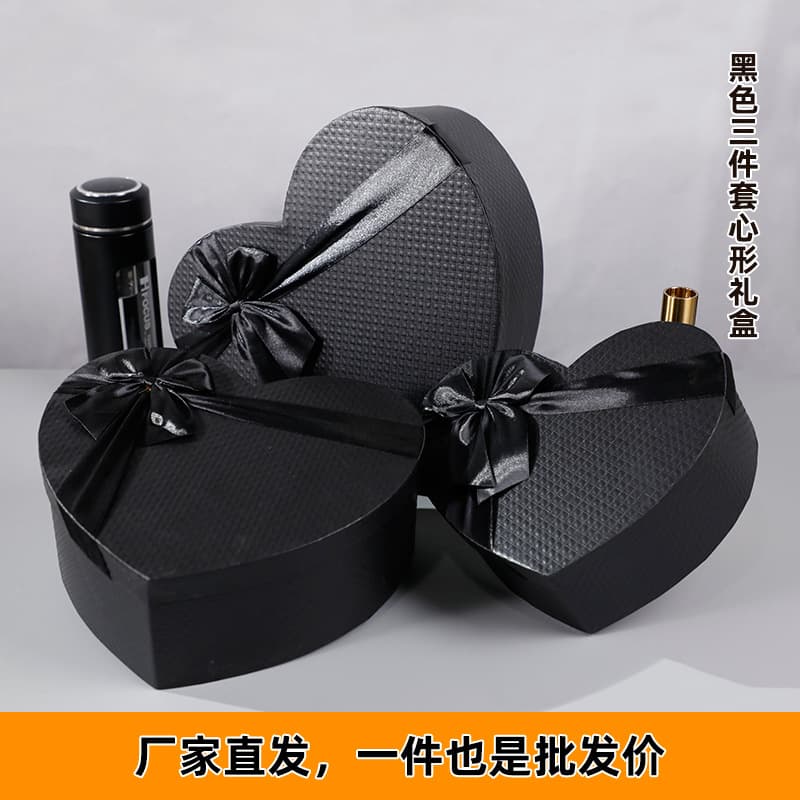 Black Heart-shaped Gift Box Set Three Valentine's Day Chocolate Party Favors Creative Gift Box Birthday Lipstick