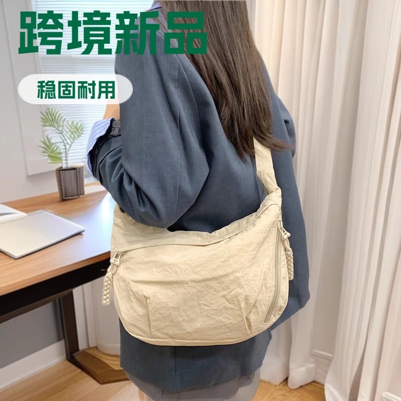2025 new shoulder bag dumpling bag women's Japanese minimalist large capacity crossbody bag, commuter versatile nylon small bag