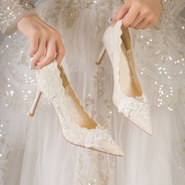 Embroidered White High-Heeled Shoes for Women 2026, Elegant and Comfortable, New Chinese Retro Style Wedding Shoes for the Bride