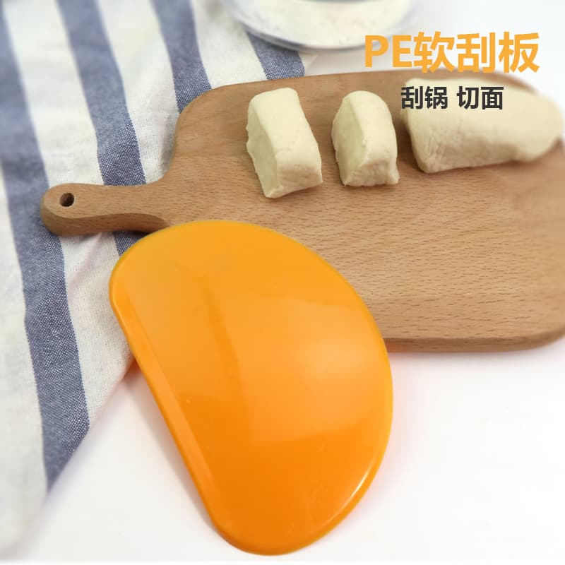 Wholesale Plastic Scraper Dough Cutter Cake Cream Spatula Semicircular Dough Flour Baking Tool