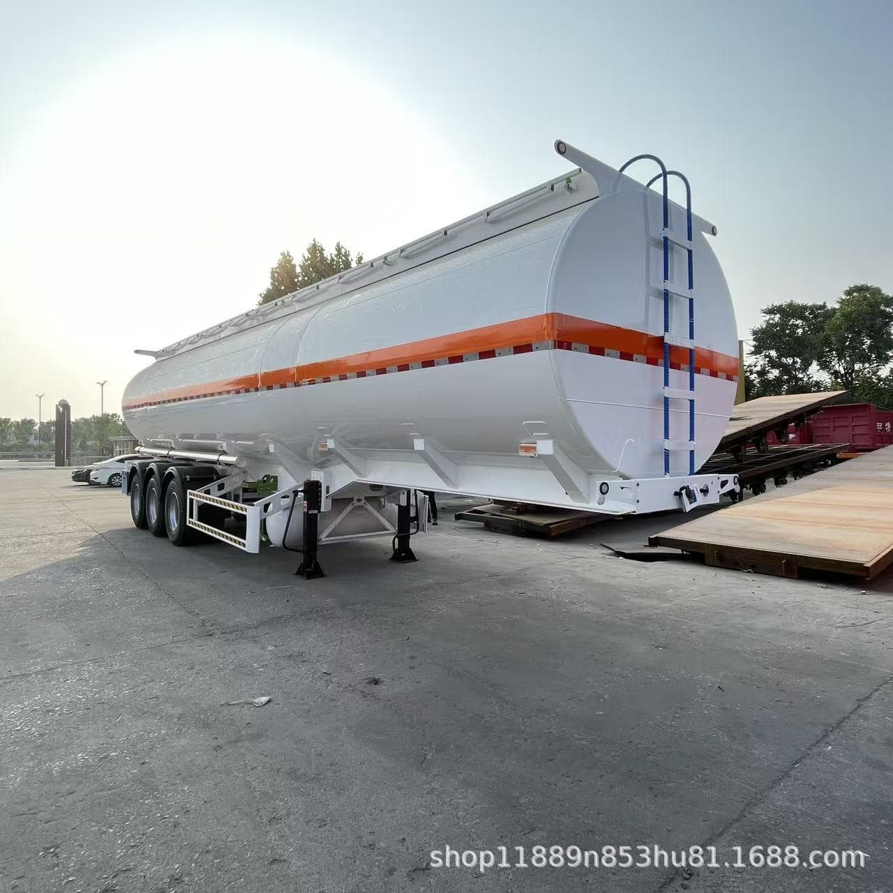 Factory sale of tanker trucks, hazardous goods air suspension trailers, diesel/gasoline transport vehicles, and cross-border liquid tanker production.