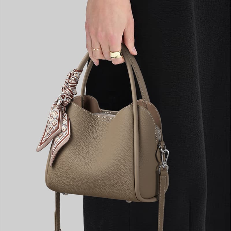 Bucket Bag 2026 New Crossbody Genuine Leather Women's Bag Cowhide Large Capacity Portable Shoulder Vegetable Basket Bag