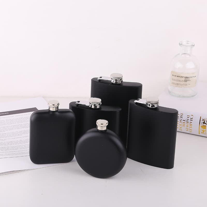 Stainless steel round hip flask 8 oz mini black hip flask special-shaped portable outdoor square hip flask factory direct supply