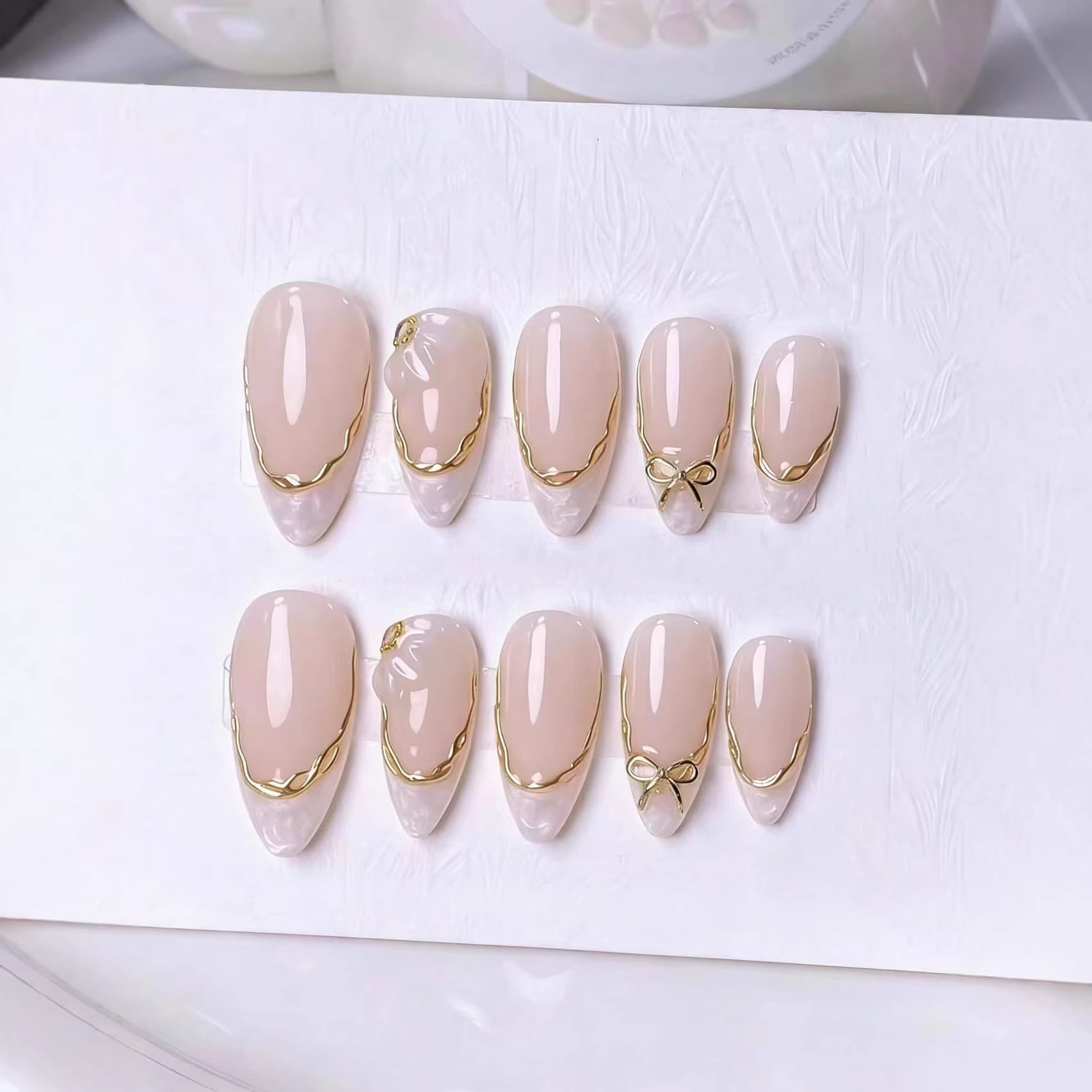 Hot-selling Almond-shaped False Nails, Fashion Gold Texture Cat Eye Wearable Nail Tips, Premium Look Fake Nails