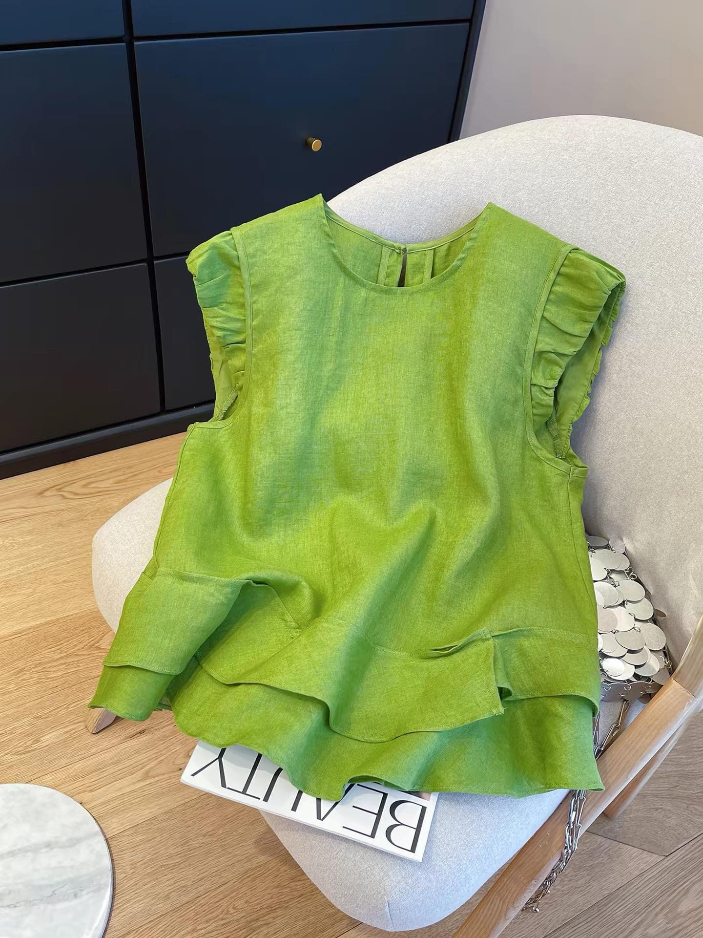 Korean retro polka dot flying sleeve shirt women's 2026 summer new fashion ruffled sleeveless casual top trend