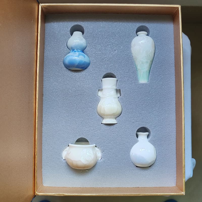 Ceramic Refrigerator Magnet Crystalline Glaze Kitchen Decoration Small Vase, Creative 3D Flower Arrangement Gift Box for Housewarming