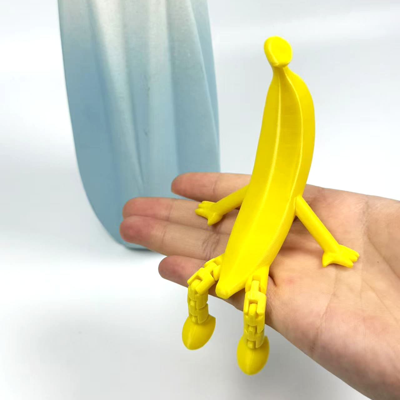 3D printing cross-border popular office desk ornaments with movable joints, banana villain, companion bookshelf, office area decoration