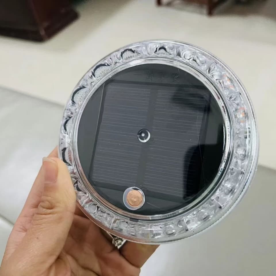 Vehicle Anti-Collision Solar Flashing Warning Light, Truck LED Tail Light, No Wiring Required, Marker Warning Light