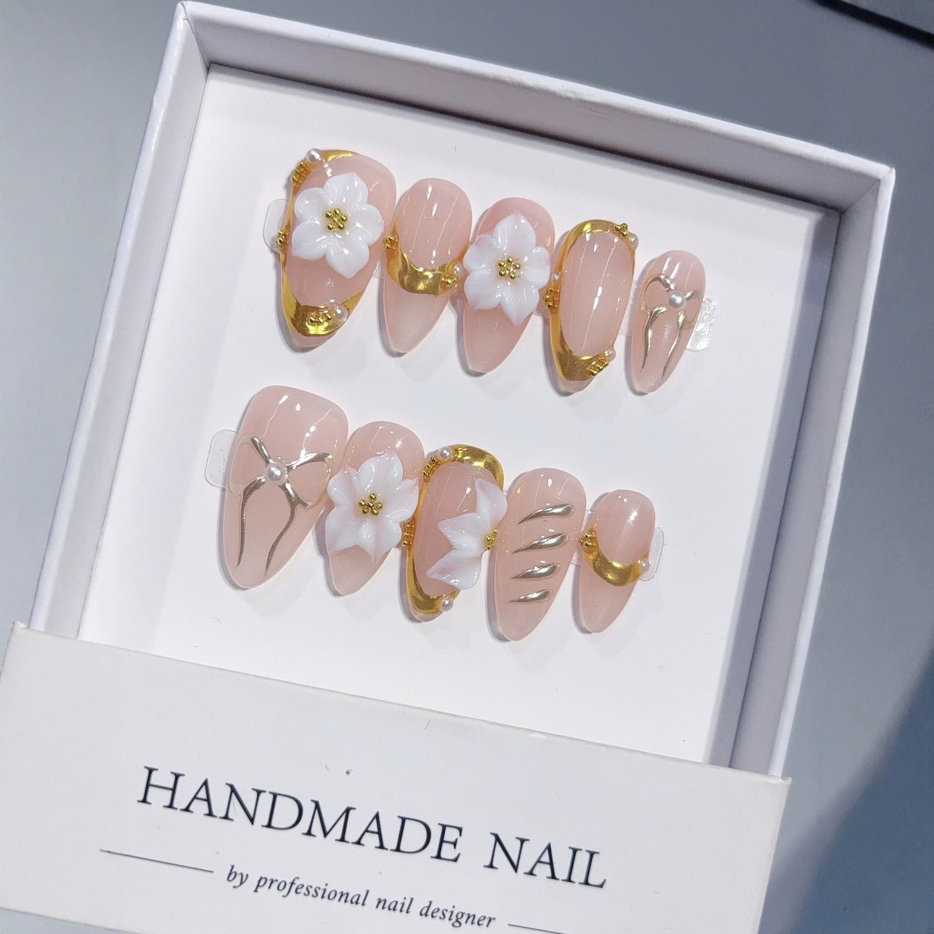 10PCS Handmade Press-On Nails Mirror Powder 3D Flower Almond Nails Gold Cat Eye Premium Brightening Nail Tips