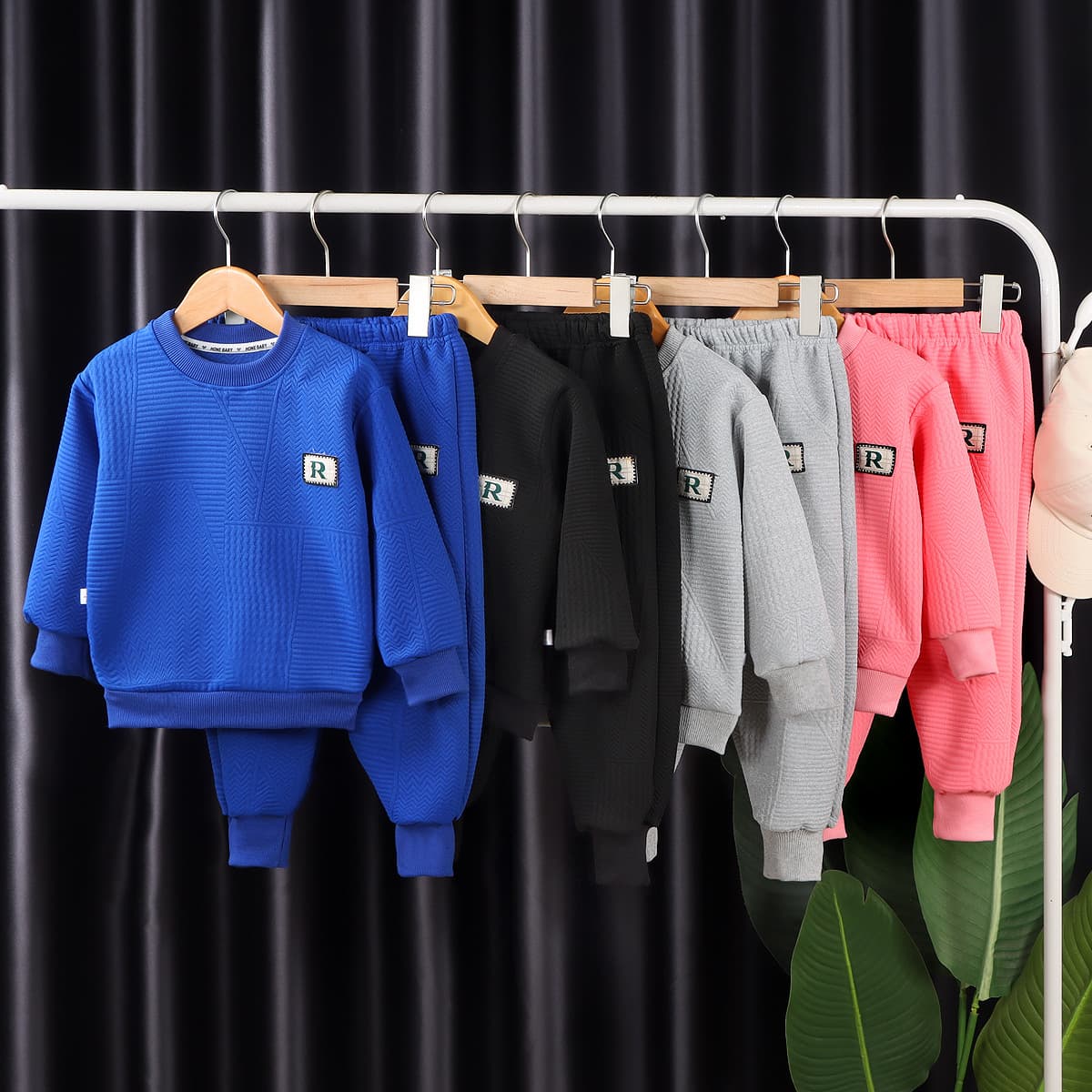 Fashionable Korean Style Kids Sweatshirt Set for Boys And Girls Spring Autumn Soft Polyester Fabric Solid Color Two Piece Set