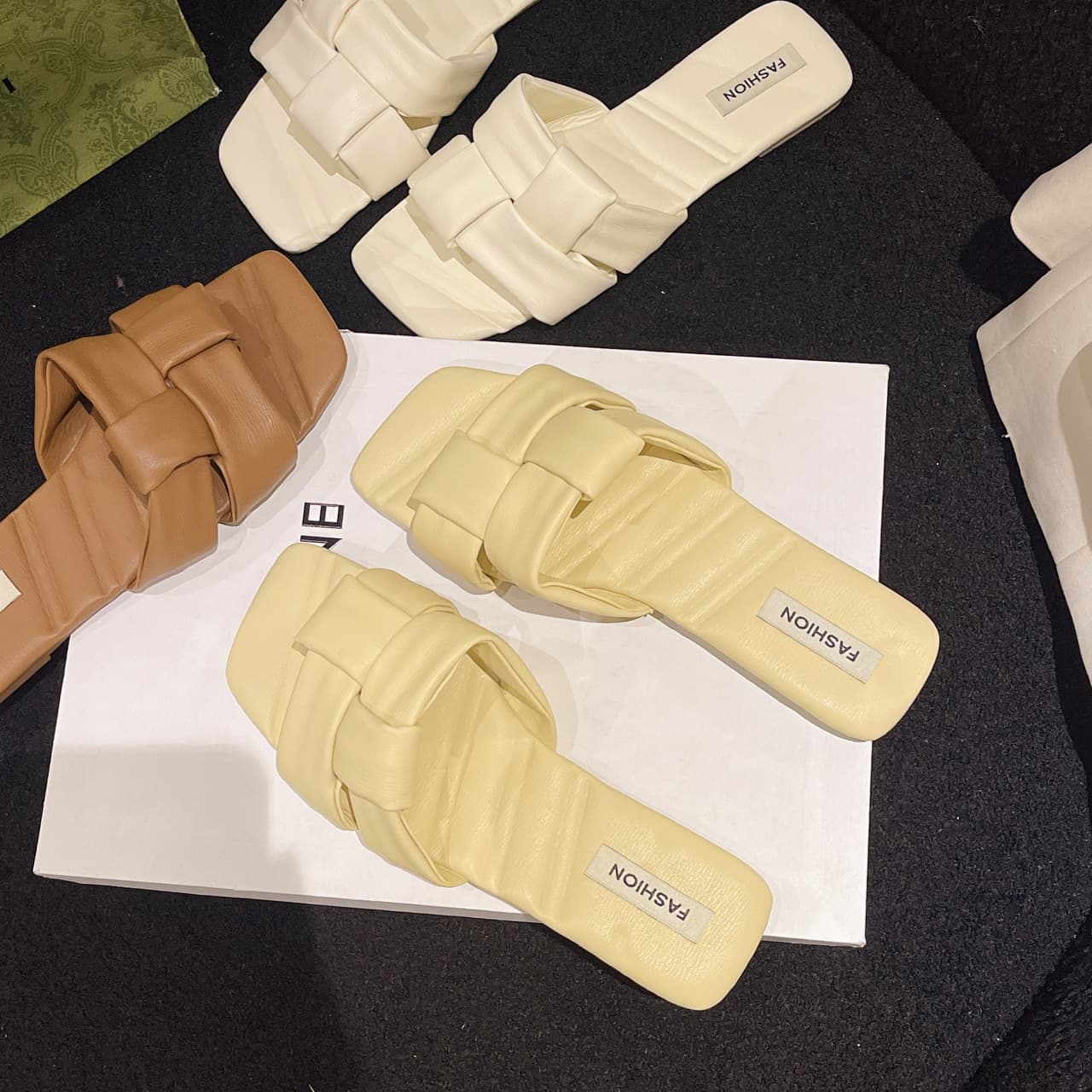 Cloud-like Square-Toe Woven Slippers for Women 2024 Summer New Flat One-Strap Sandals Soft Sole Beach Shoes
