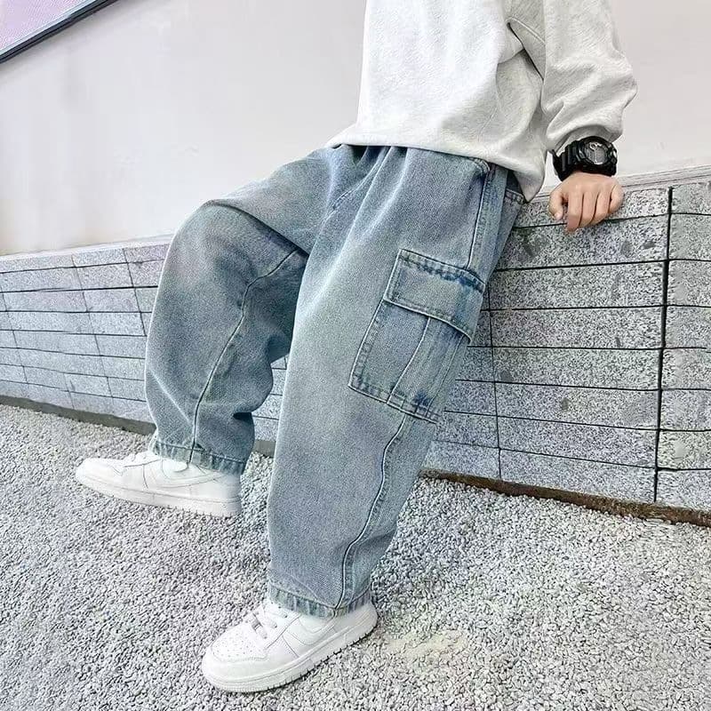 Boys' Jeans Spring and Autumn Cargo Pants New Straight-Leg Pants Medium and Large Boys Jeans Casual Pants Soft and Handsome