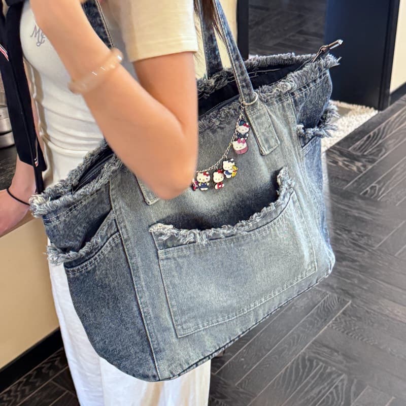 Versatile Distressed Denim Large Capacity Commuter Handbag for Women 2025 New Relaxed Fit Versatile Shoulder Tote Bag