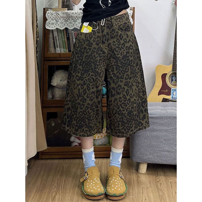 American-style leopard print denim shorts for women, summer thin mid-length pants, plus-size loose slimming wide-leg cropped trousers.