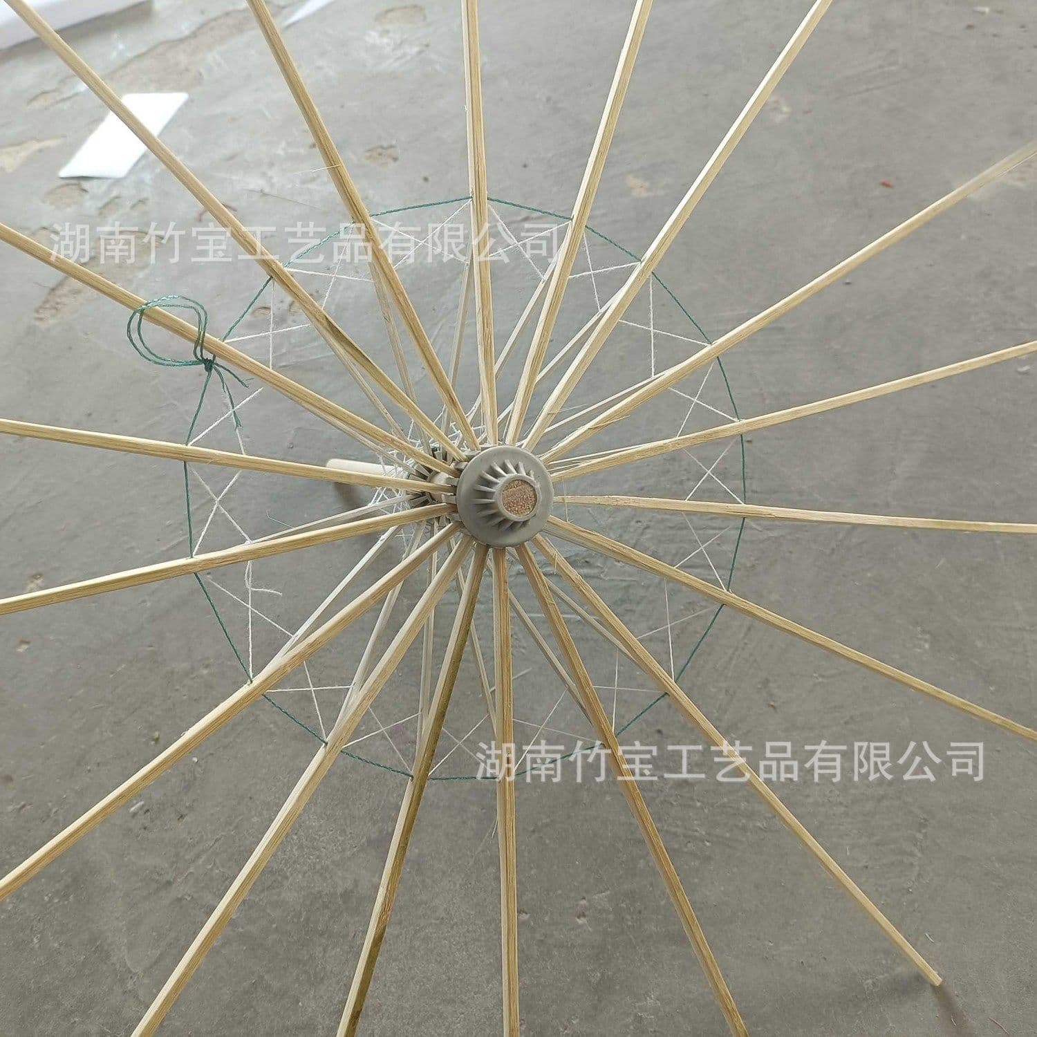 Accessories for oil-paper umbrellas, umbrella frames, matching umbrella ribs, switches, decorative wedding umbrellas, dance umbrella frames, and sets.