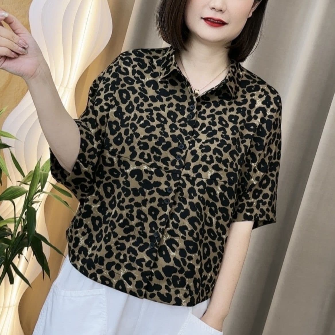New summer style versatile short-sleeved shirts, loose slimming casual thin tops, simple and fashionable bat shirts for women
