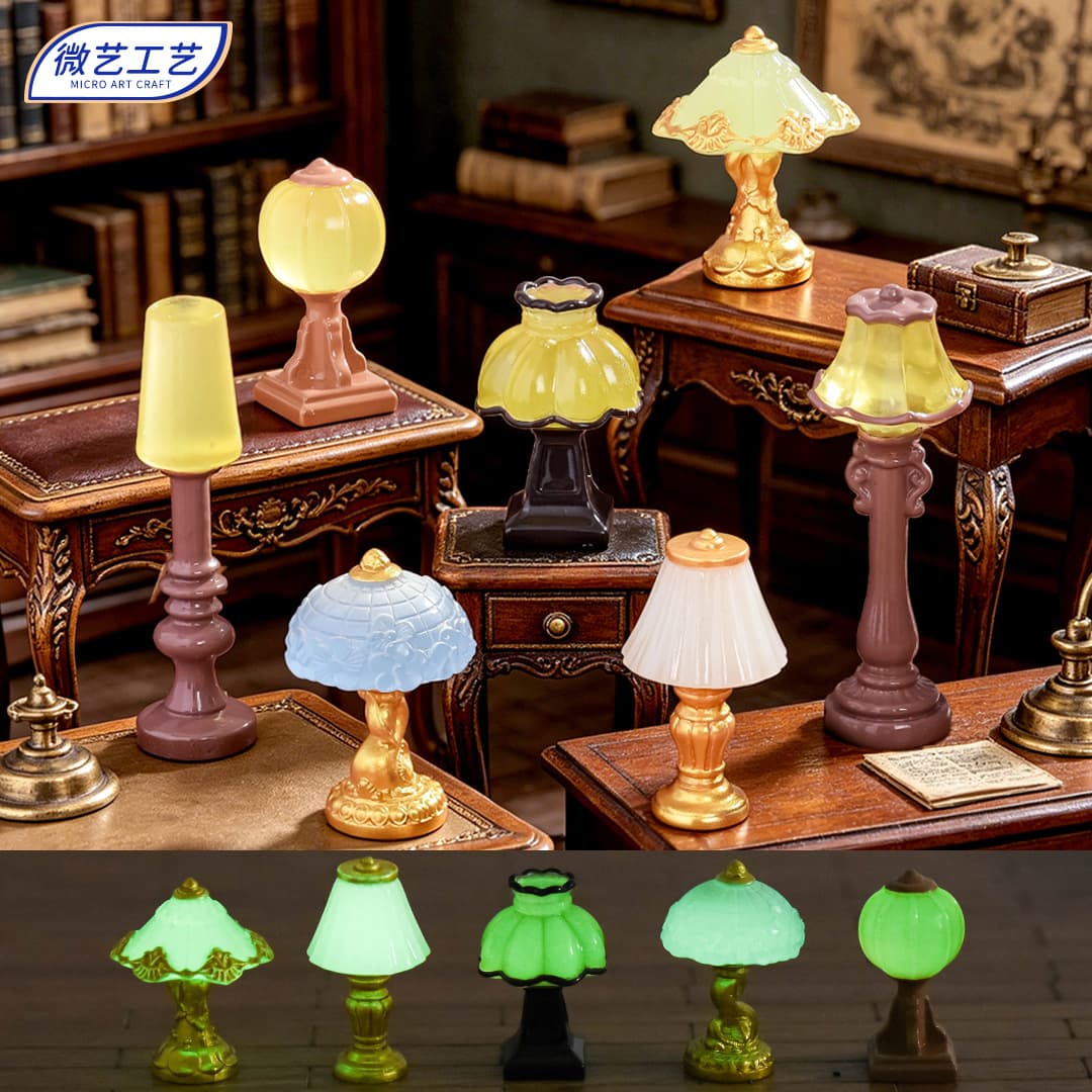 European Vintage Mini Retro Table Lamp Resin Ornament, Simulated Glow-in-the-Dark Miniature Lamp for Micro Landscape Decor
