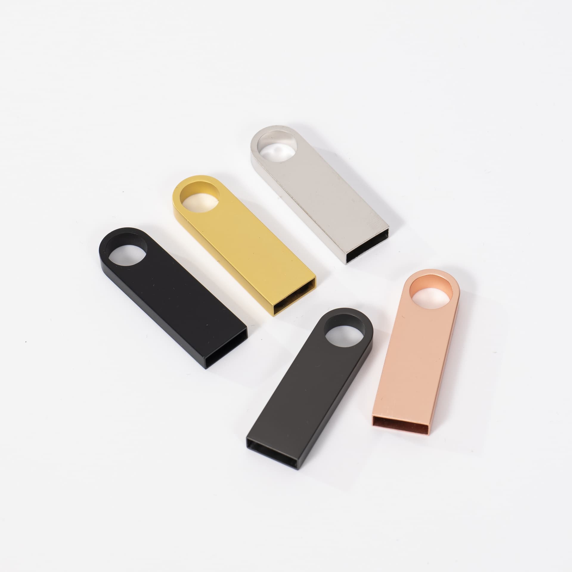 Wholesale and custom-made USB flash drives with logo printing: 8GB for company, business, and school gifts; 32GB custom-made USB flash drives with engraving; 16GB custom-made USB flash drives.