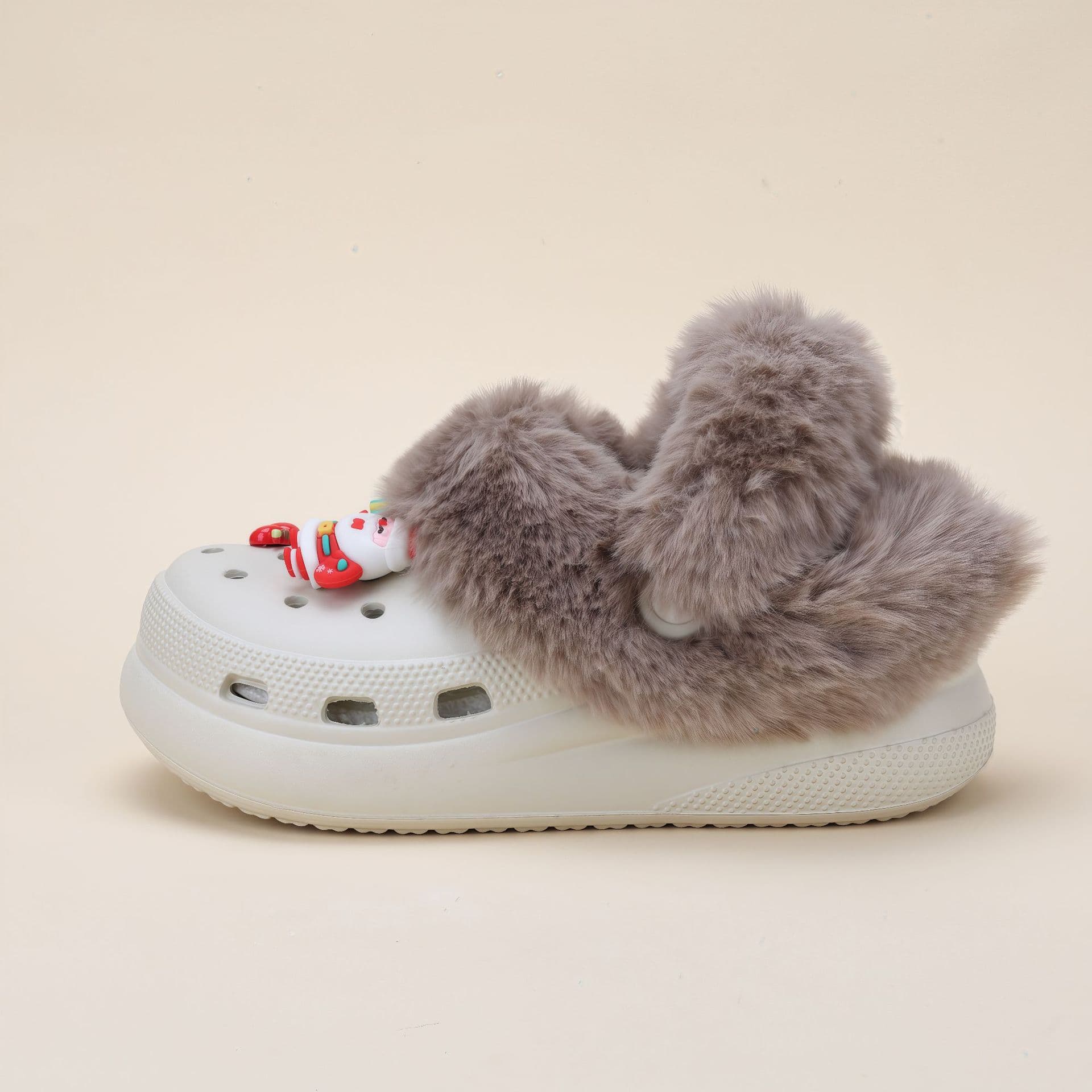 Fleece-lined perforated shoe covers, heated operating room winter covers, fleece-lined and thickened shoe covers, plush covers for warmth, cotton lining.