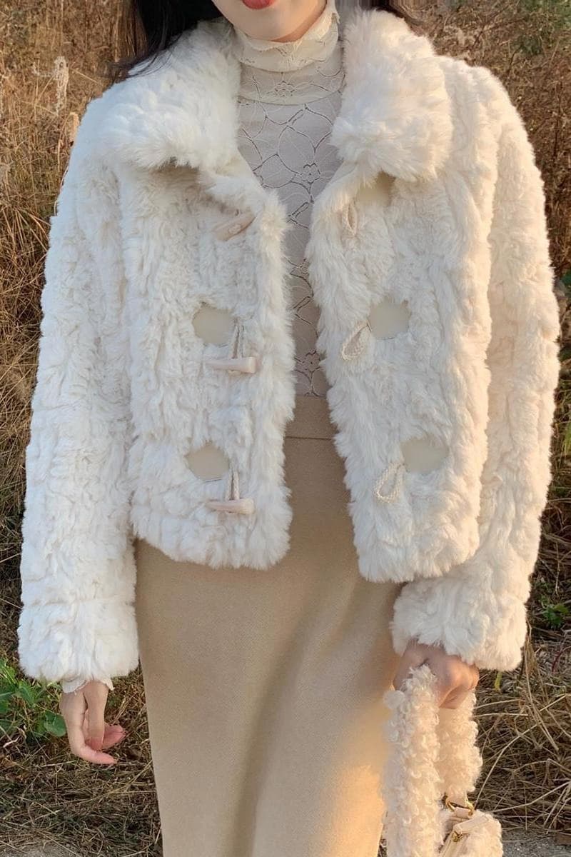 Lamb Fur Coat for Women with Horn Buttons, Leather and Fur Blend 2025 Autumn/Winter New Style Loose Faux Rabbit Fur Fluffy Top