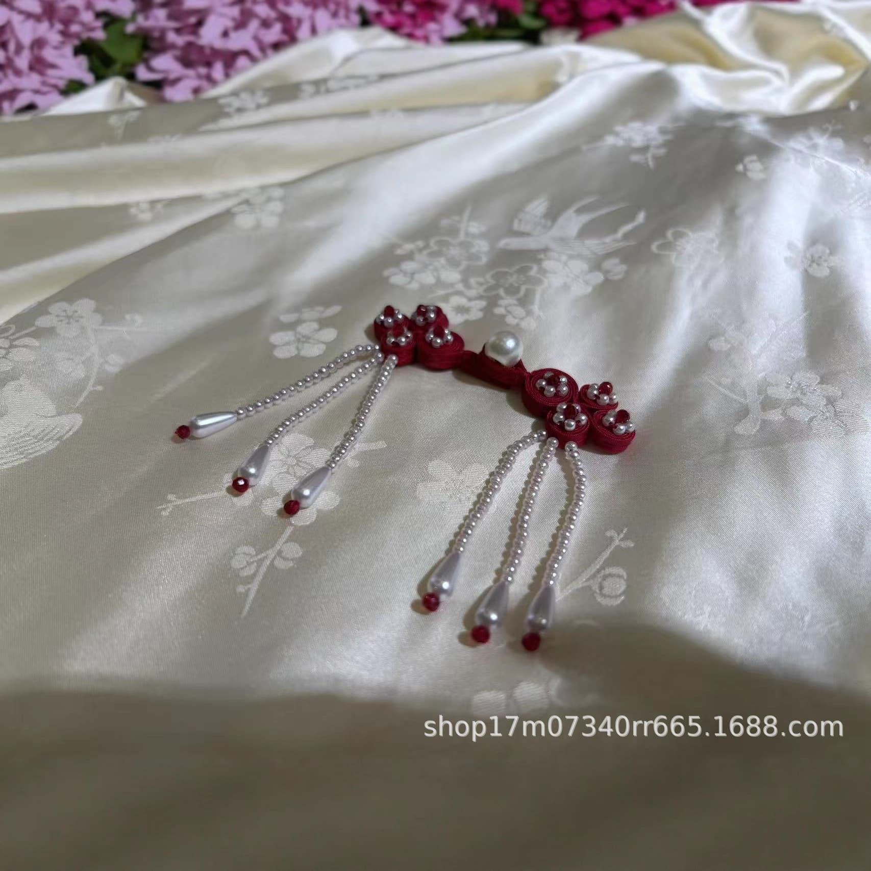 Qipao Crystal Pan Kou Hand-Sewn Cat's Eye Bead Decoration, Republic of China Style Chinese Collar Button, Heavy Craft Tassel Button Chain