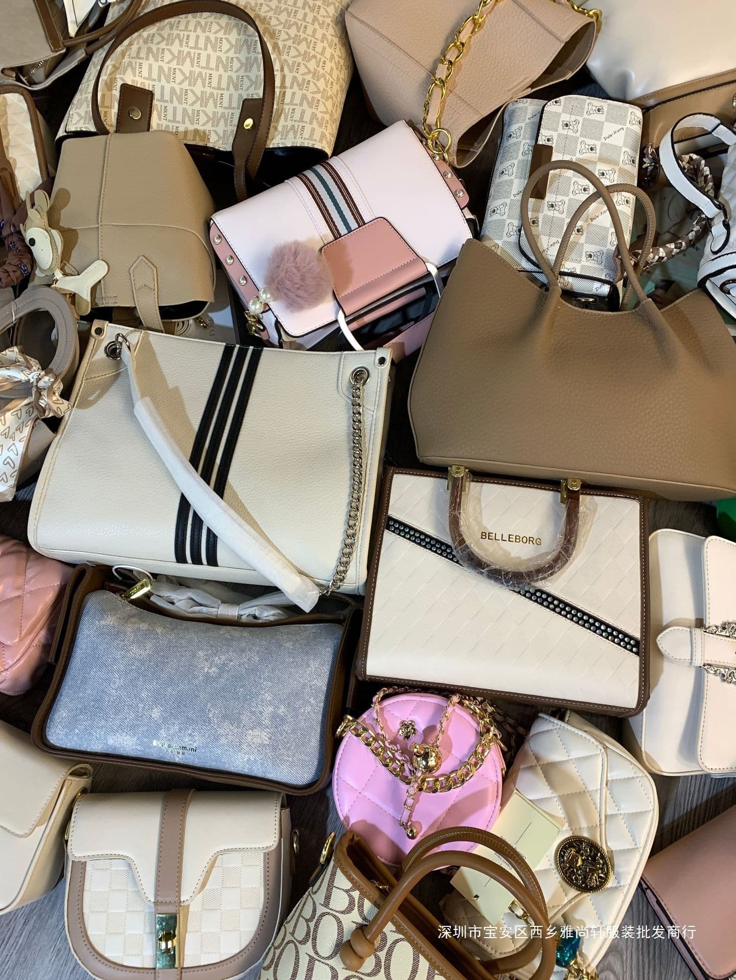 High-Quality Women's Bags Mixed Styles Wholesale Export Overstock Shoulder Crossbody Bags Cross-Border Live Stream Source Mixed Batch Clearance