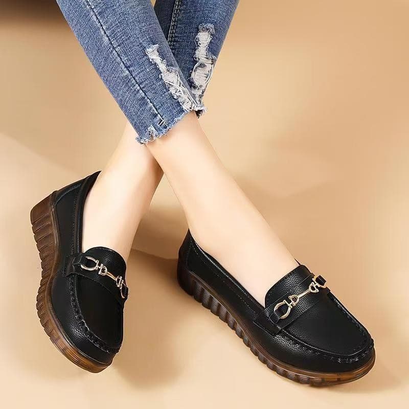 Soft Leather Loafers for Women 2026 New Soft Sole Casual Versatile Flat Shoes Mother Anti-Slip Leather Shoes