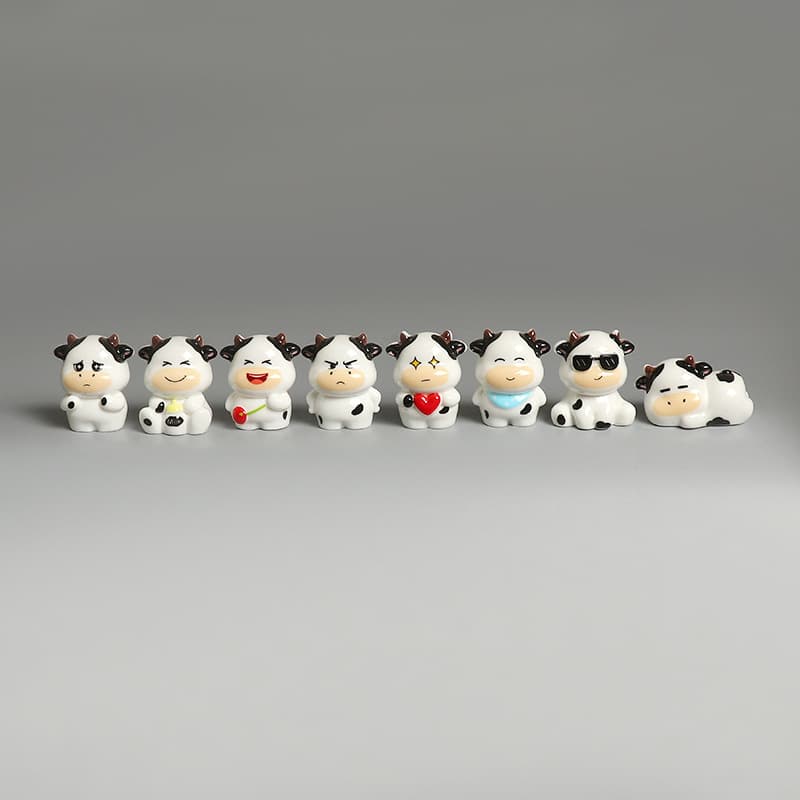 Cute wronged cow, meadow cow, resin crafts, car-mounted ornaments, desktop trendy blind box cute dolls