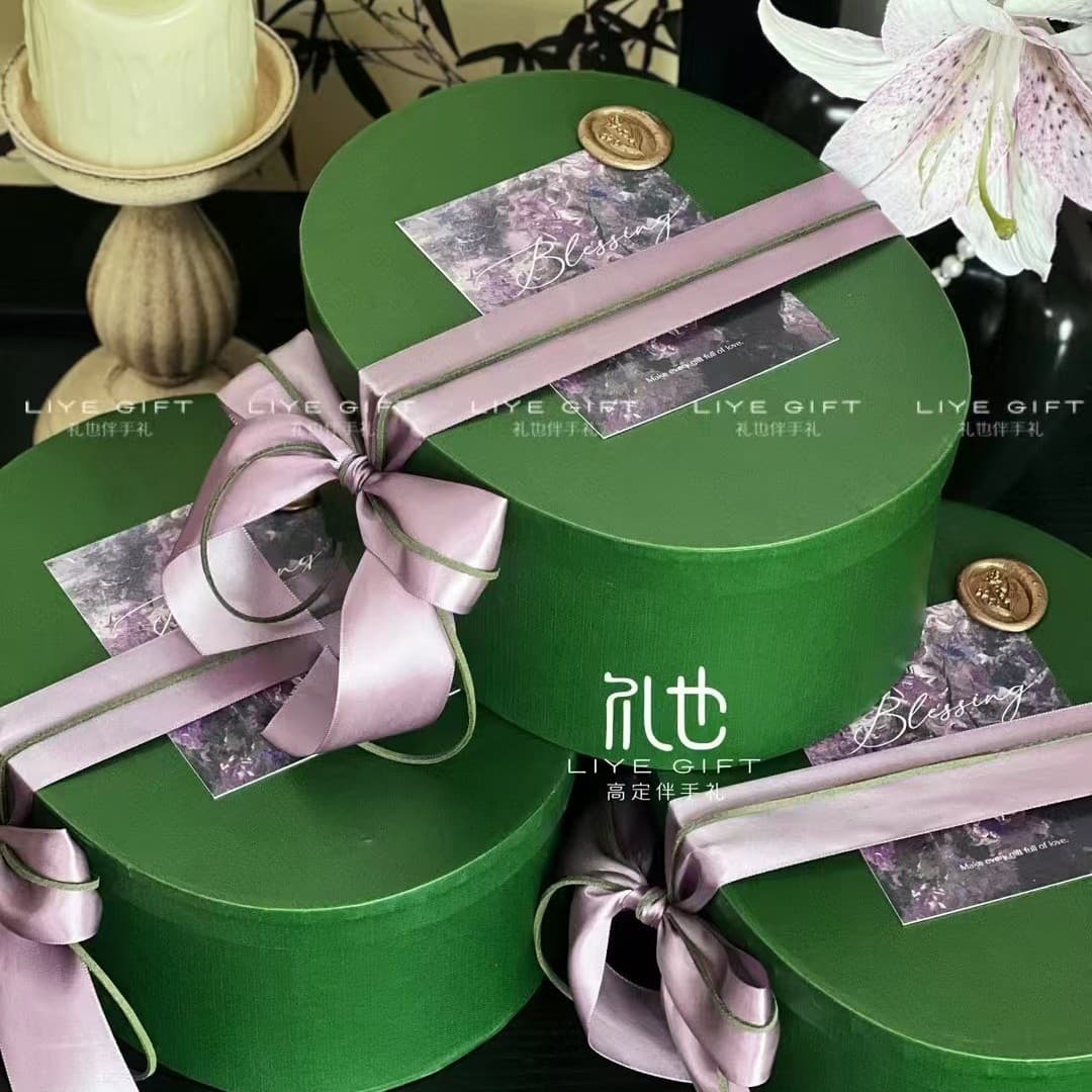 Green oval gift box Christmas gift box Red oval souvenir gift box Christmas gift packaging box