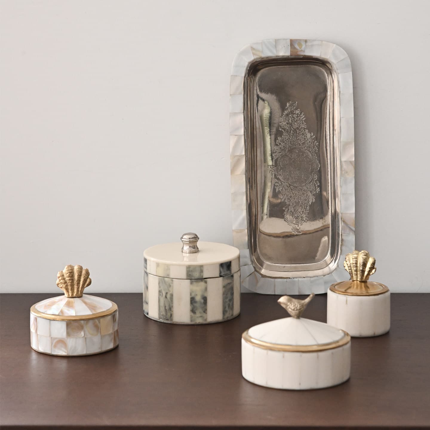 Indian imported cow bone colored shells decorative storage jars tray ornaments simple European style home dressing table jewelry box