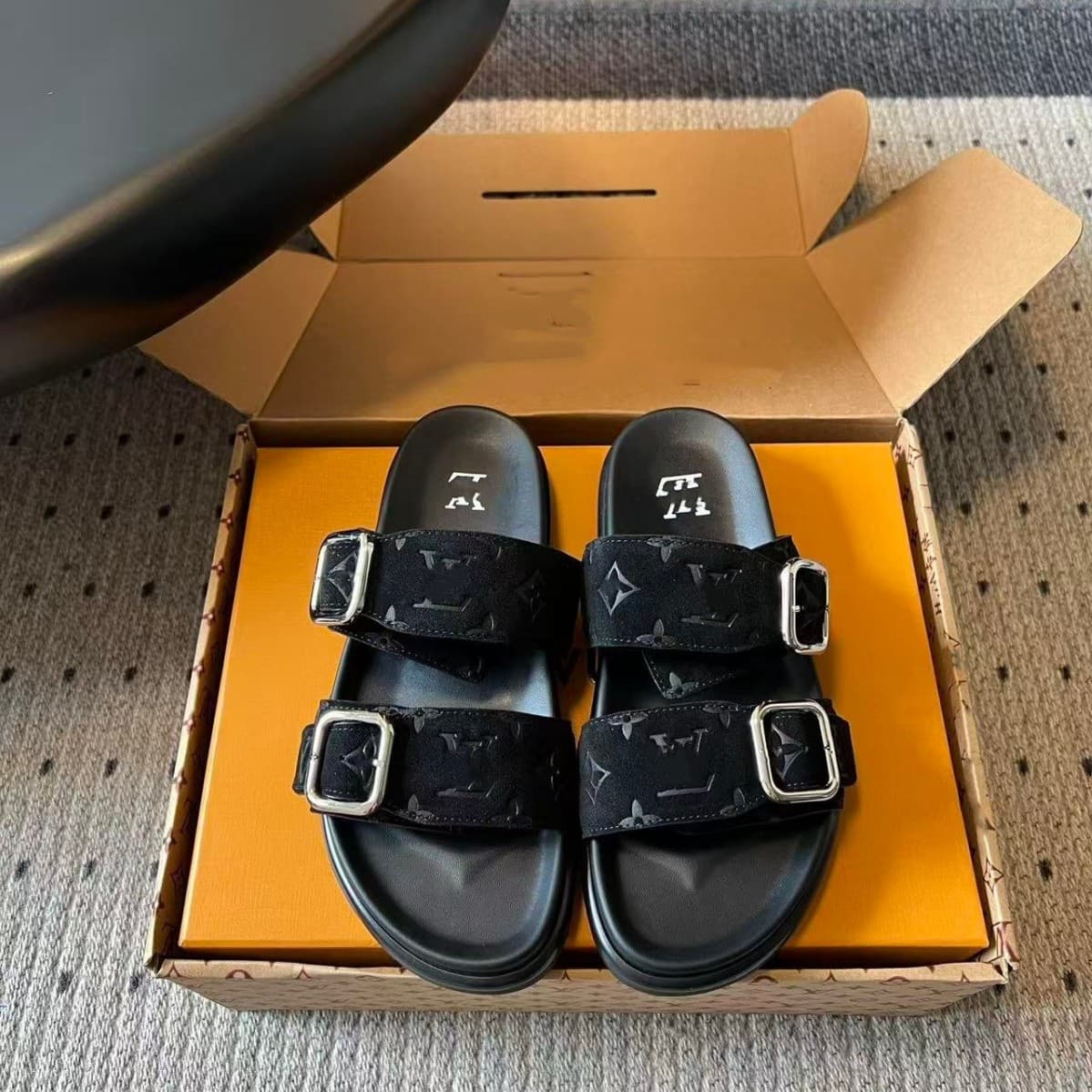 New Cross-border LV Slippers Men's Summer Outdoor Printed Thick Sole Double Buckle One-strap Slippers Fashion Flat Sandals