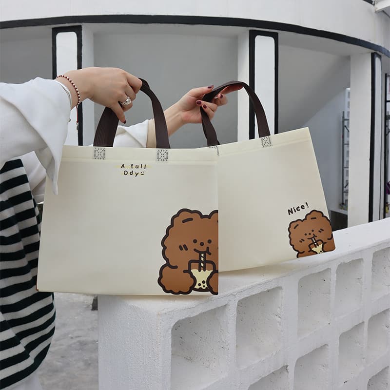 Retro Bear Non-Woven Shopping Bag Women's Patterned Laminated Packaging Bag for Clothing Stores Gift Shopping Bag