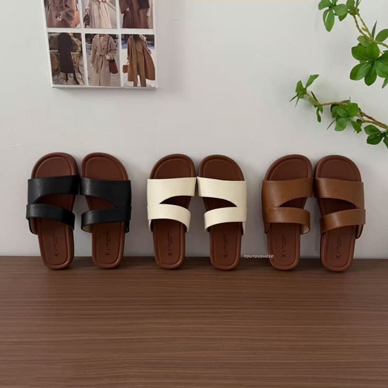 Summer Soft Bouncy Sandals for Women 2026 New Outdoor Slides Flat One-Strap Beach Shoes for Dresses
