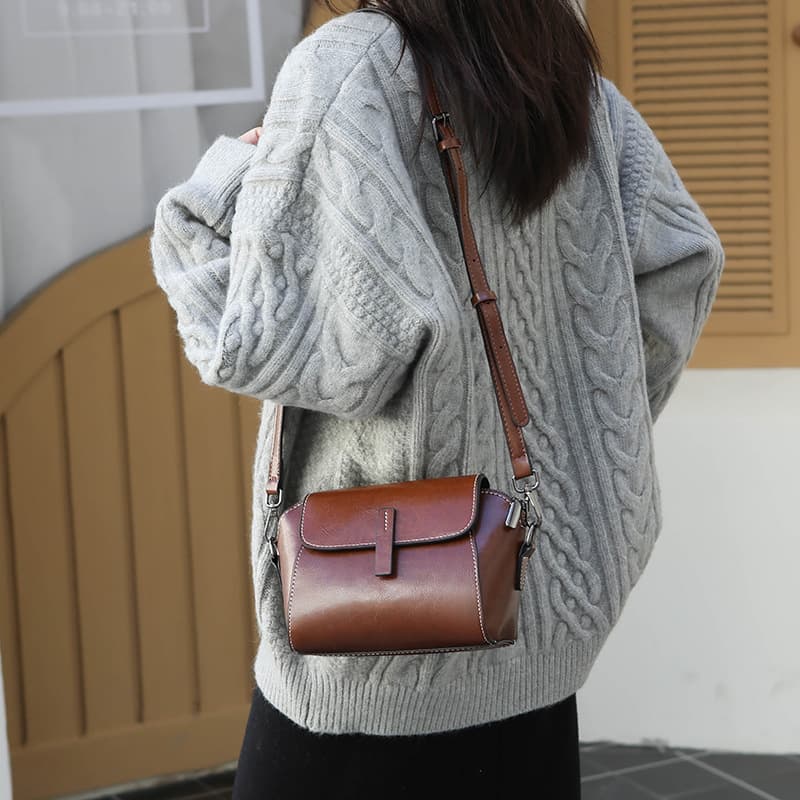 2025 New Style Oil-Waxed Cowhide Handbag, Fashionable Women's Crossbody Bag, Casual, Versatile, Stylish, Retro Genuine Leather Shoulder Bag