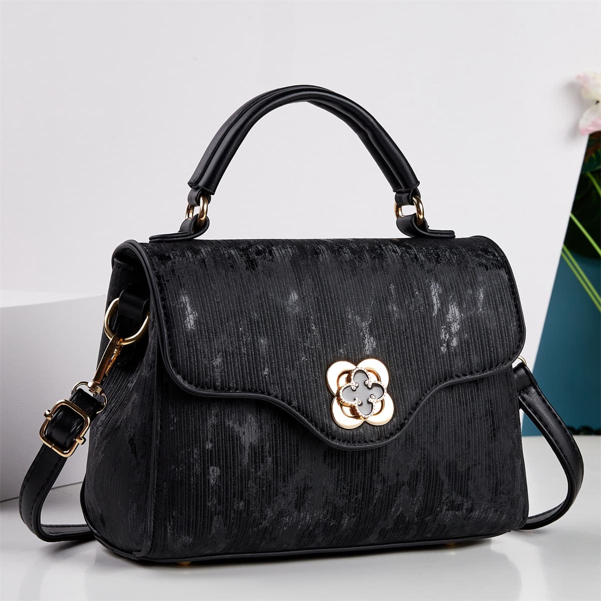 2026 New Light Luxury Small Square Bag Women's Handbag Shoulder Crossbody Bag High-End Flap Striped Fashion Commuter Bag