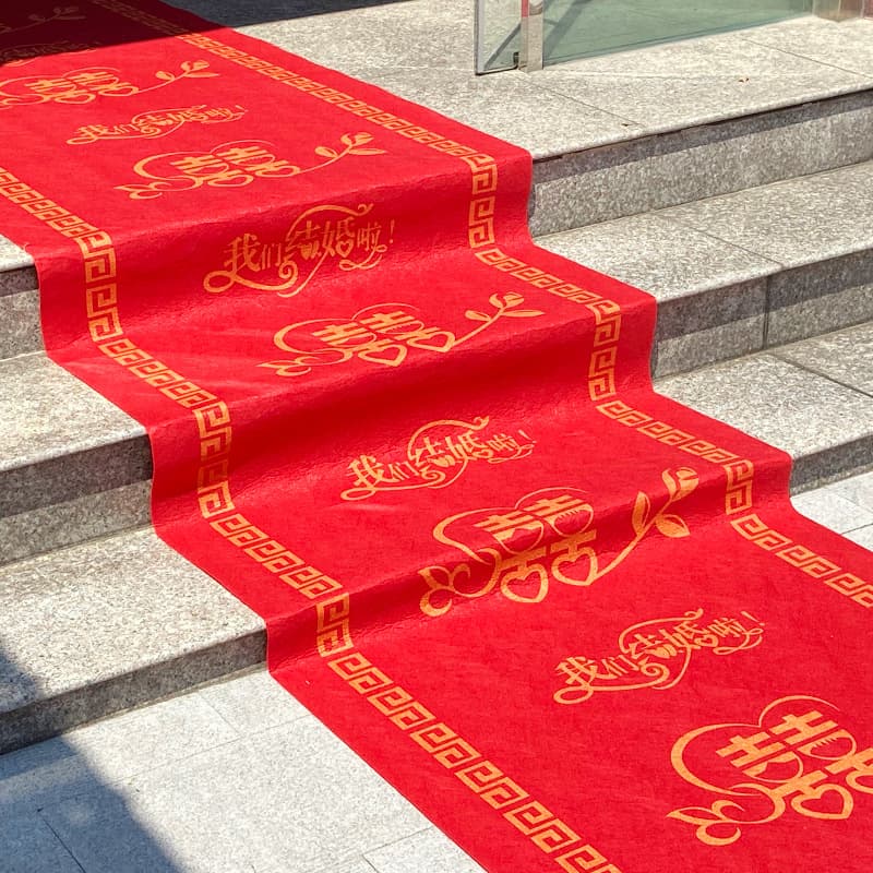 Disposable red carpet for weddings, wedding flooring, non-slip, wear-resistant, thickened, suitable for welcoming guests at weddings.
