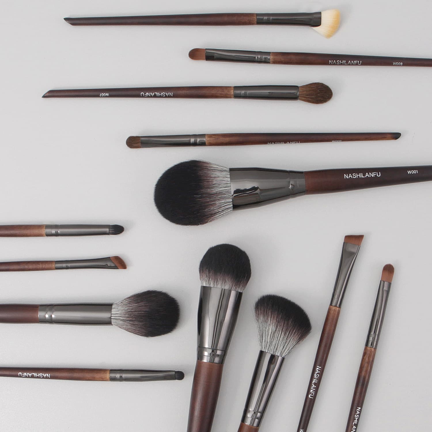 Cangzhou 13-Piece Makeup Brush Set, Foundation Brush, Complete Set of Soft Animal Hair Eye and Nose Shadow Brushes, Beauty Tools, Loose Powder Brush