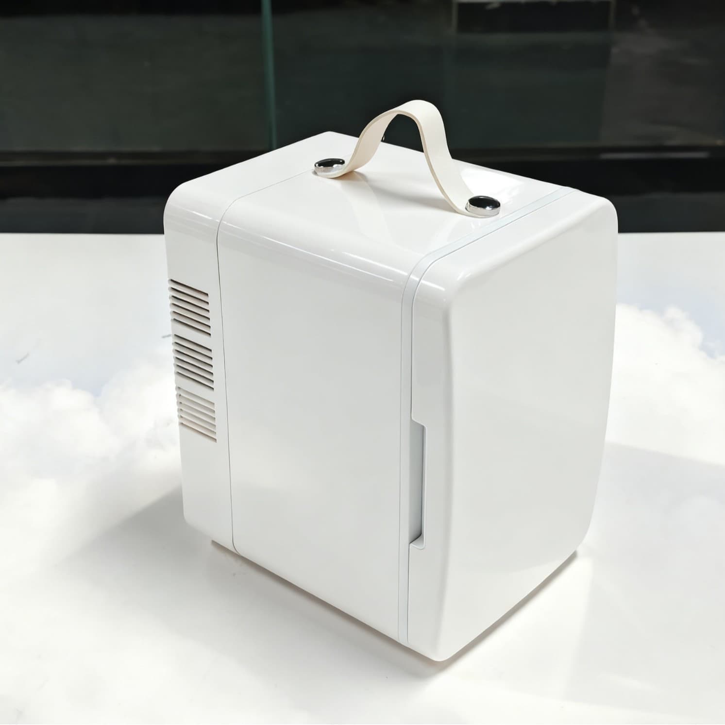 Calista Mini Fridge USB Powered Cosmetic Refrigerator Beauty Fridge for Live Streaming and Car Use
