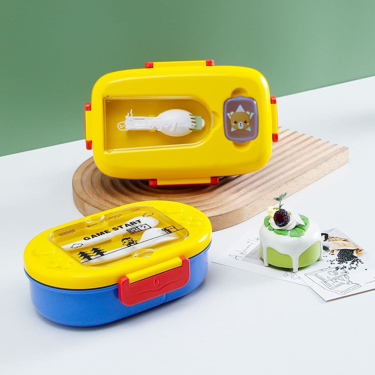 Cute game console shaped lunch box cute cartoon series plastic children's lunch box student canteen lunch box with spoon