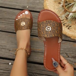 2026 New Light Luxury MK Metal Logo Flat Slide Sandals for Women Casual Outdoor Wear