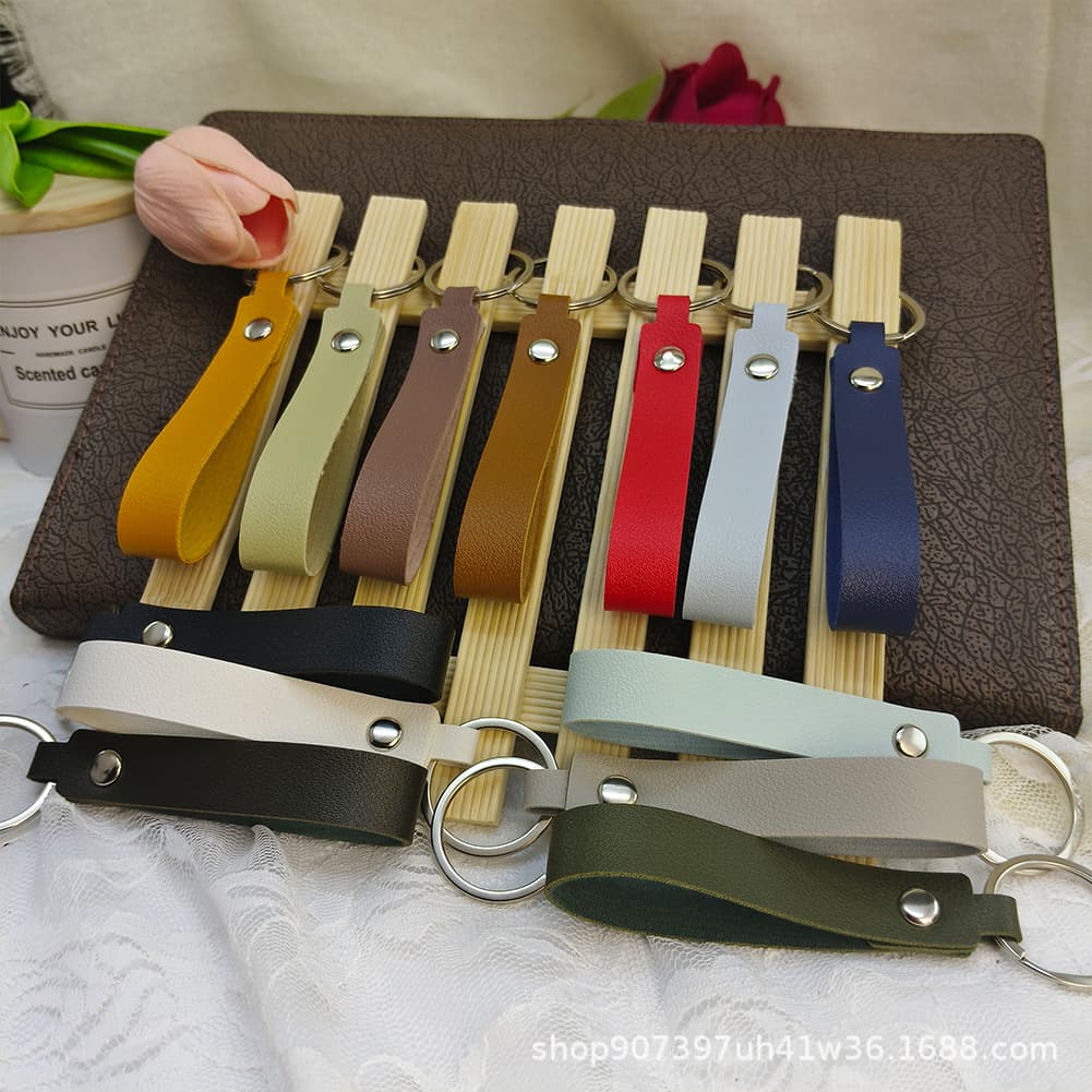 Hot-selling PU leather keychain pendant small gift car key chain strap direct sales leather