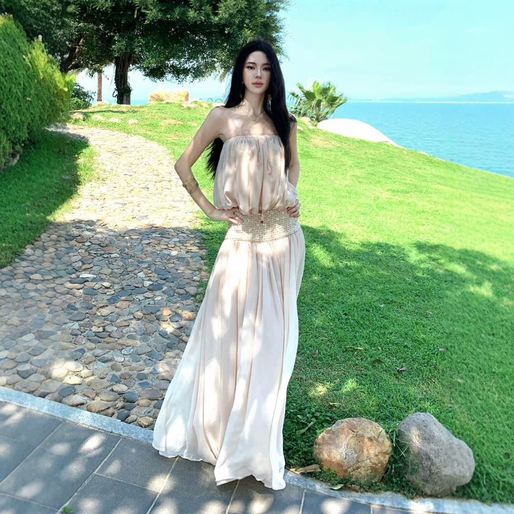 Tube top long dress for women in summer seaside resort style, waist slimming dress, solid color sleeveless skirt with full hem