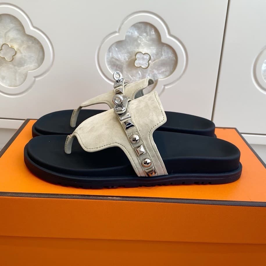 Cross-border 26 Spring/Summer New Genuine Leather Flat Sandals Kelly Buckle Rivet Toe-Post Sandals Lightweight Non-Slip Beach Sandals