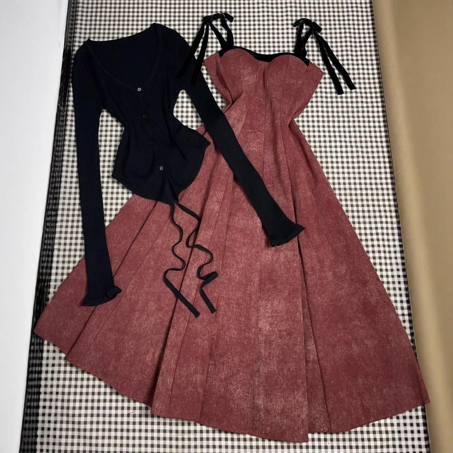 Original design brand women's clothing tail goods autumn and winter dresses, down jackets, tops, special price, physical live broadcast stall supply