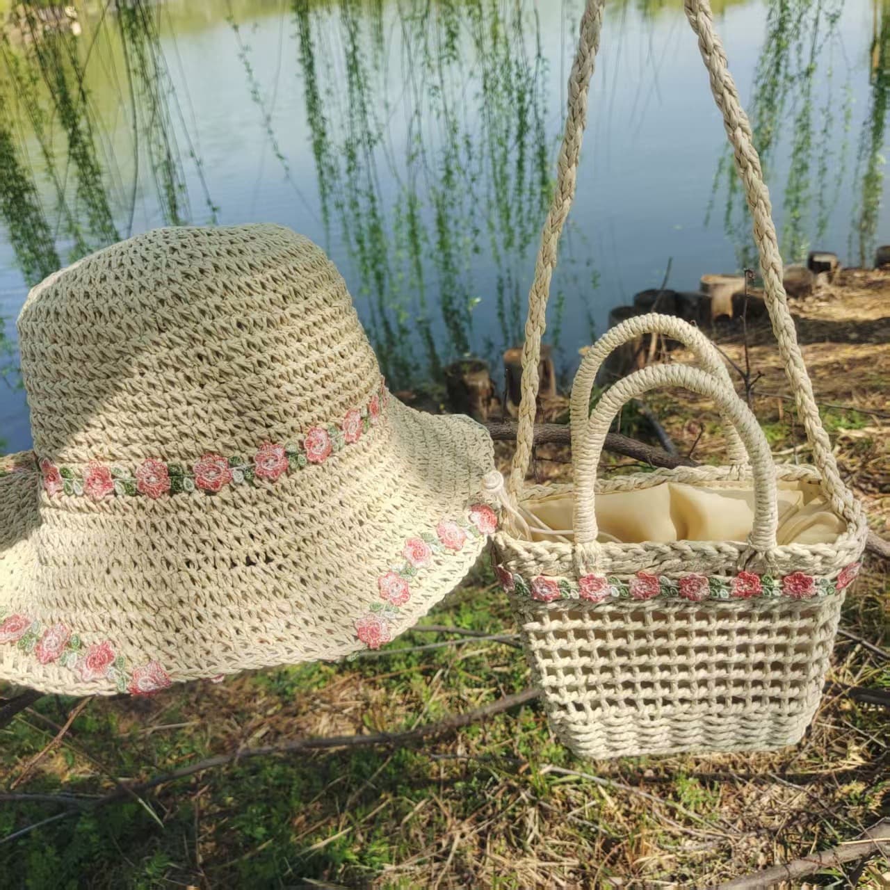 Small Floral Crossbody Straw Woven Handbag, Hollowed Out, Artistic, Casual, Versatile Single-Shoulder Scarf Mini Handmade Bag