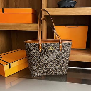Premium Commuter Tote Bag with Monogram Print, Luxury Large Capacity Women's 2026 New Fall Fashion Shoulder Bag