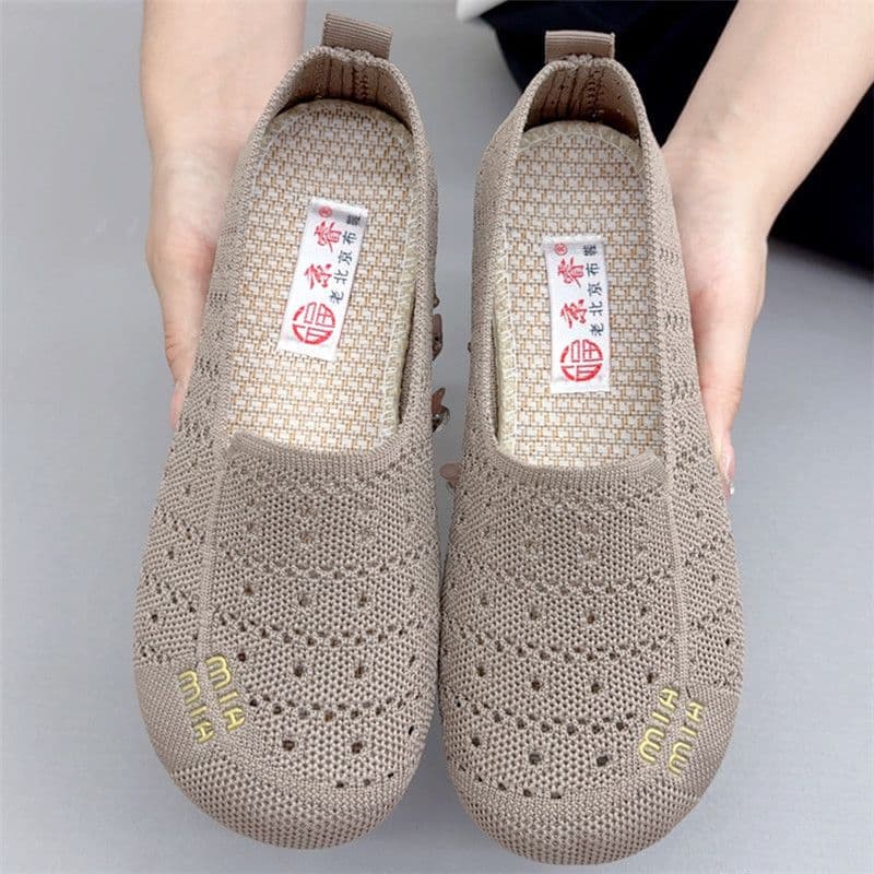 Summer Women's Slip-On Old Beijing Cloth Shoes, Women's Mesh Shoes, Fly-Knit Shoes, Breathable, Non-Slip, Wear-Resistant, Versatile, Fashionable Mom Shoes