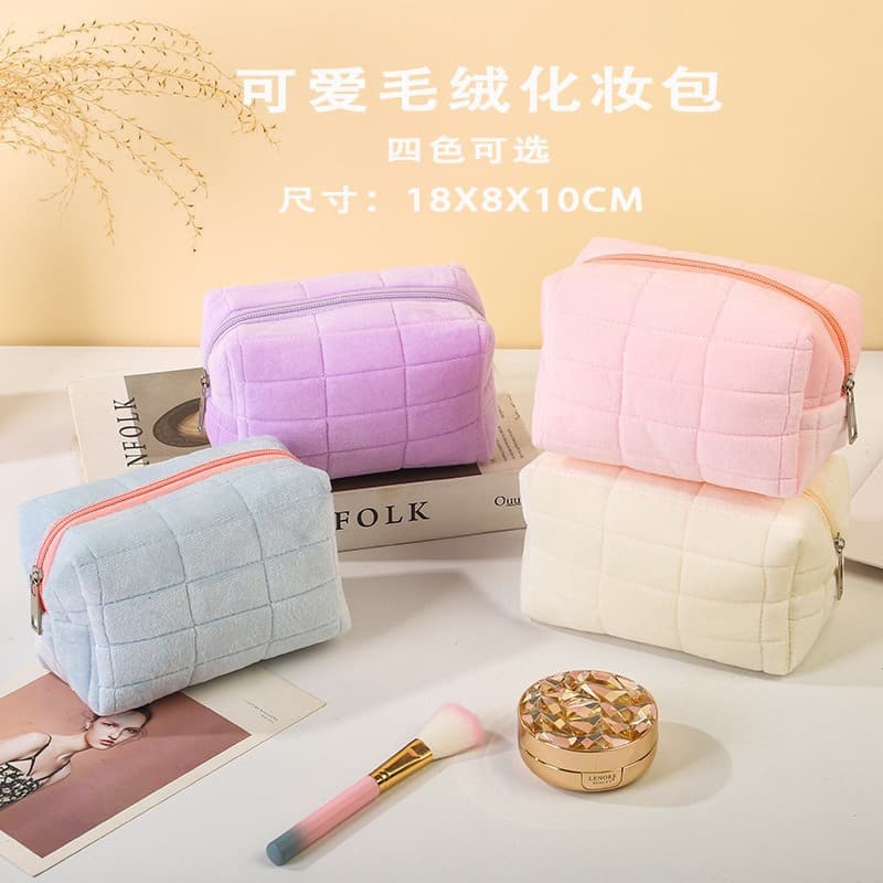 Plush Cosmetic Bag Large Capacity High Color Value Cute Quilted Cosmetic Storage Bag Wash Bag Travel Storage Bag